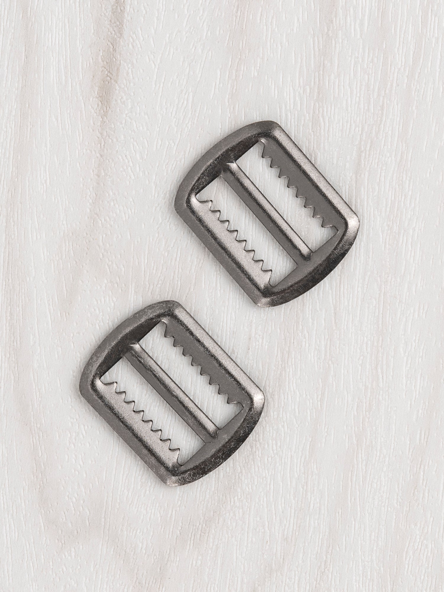 S-CLO008-Vest-Buckle-19mm-2-pack-Gun-Metal-Core-Fabrics-Top-View.JPG