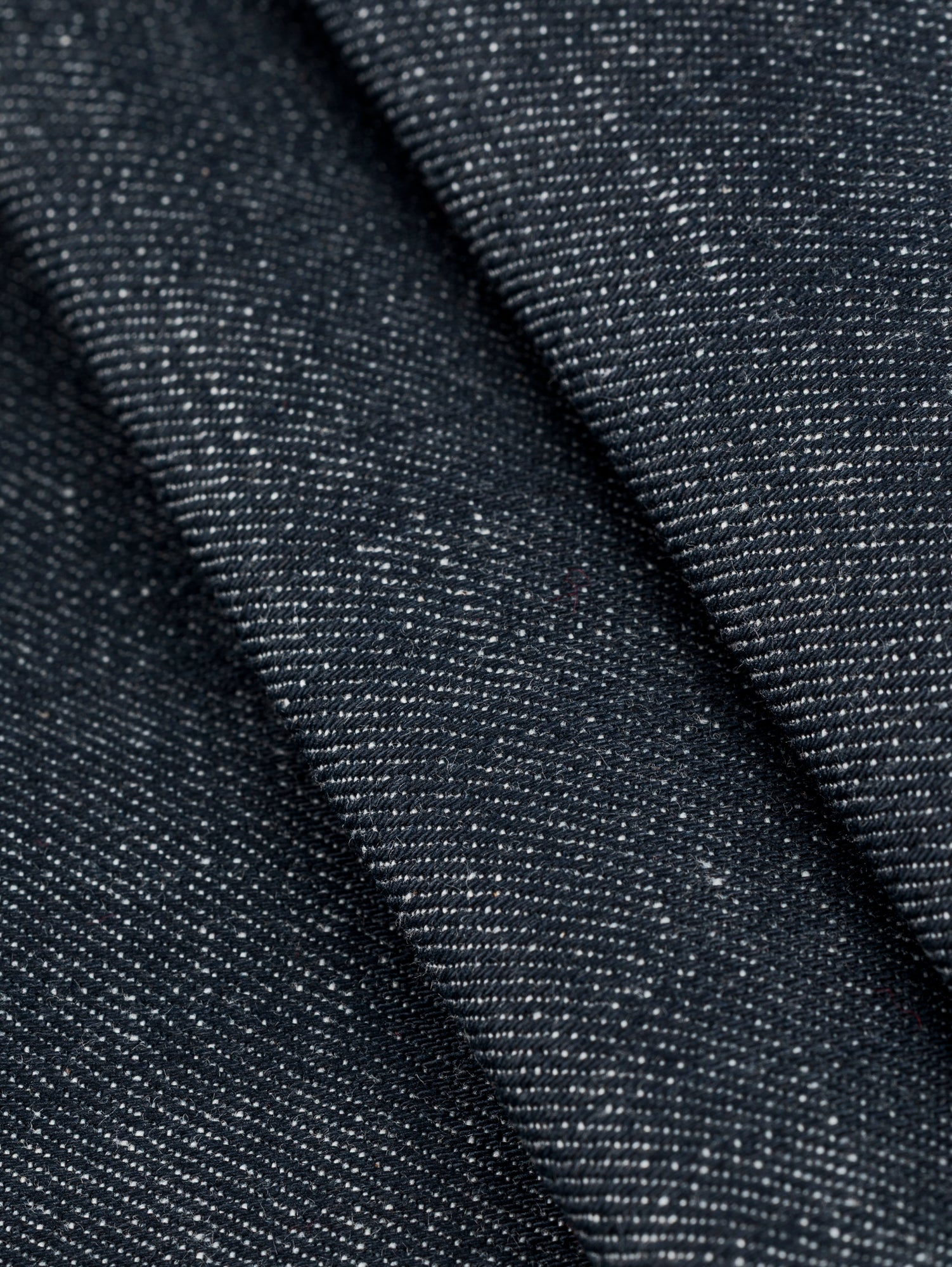 F-DEA090-10-8-oz-Selvedge-Denim-Deadstock-Vintage-Indigo-Core-Fabrics-fold.JPG
