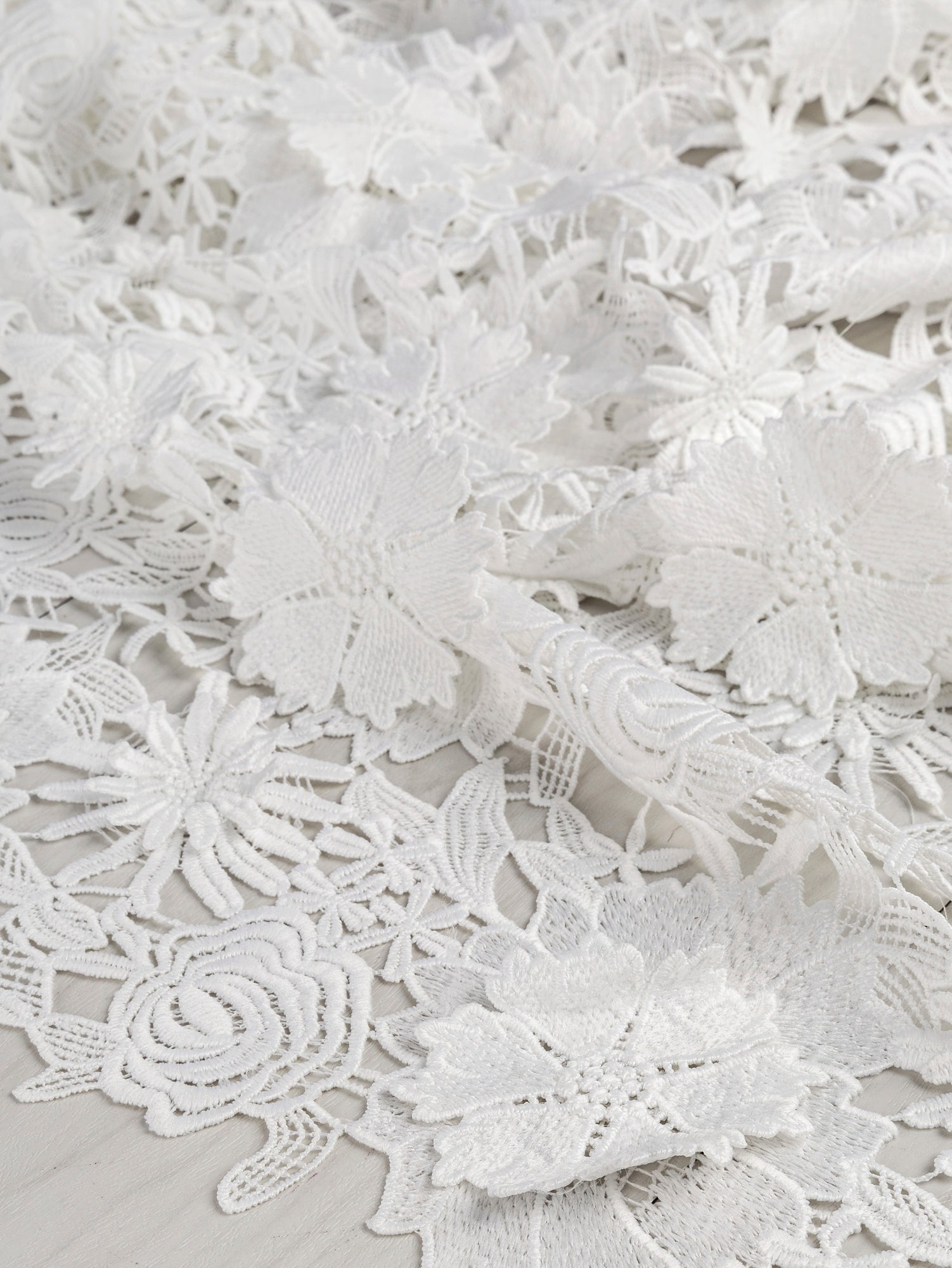 F-DEA044-3DFloral-Guipure-Lace-Deadstock-White-Core-Fabrics-scrunched.JPG