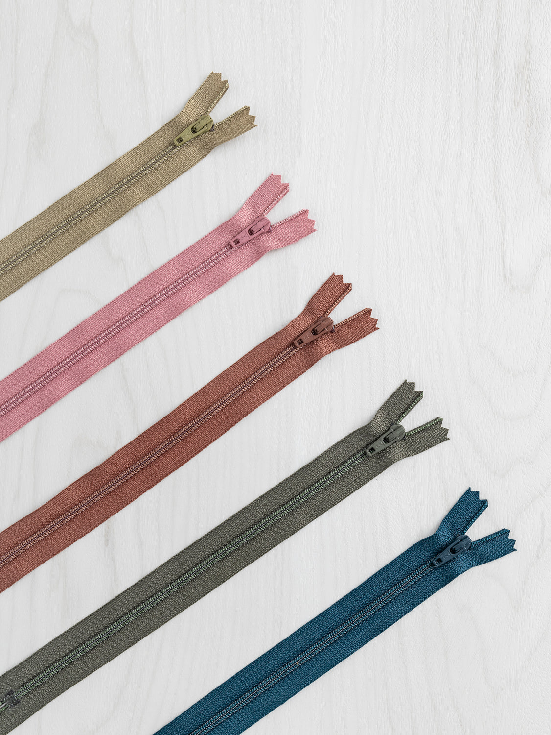 9"  Nylon Zipper - 5 Colours | Core Fabrics 