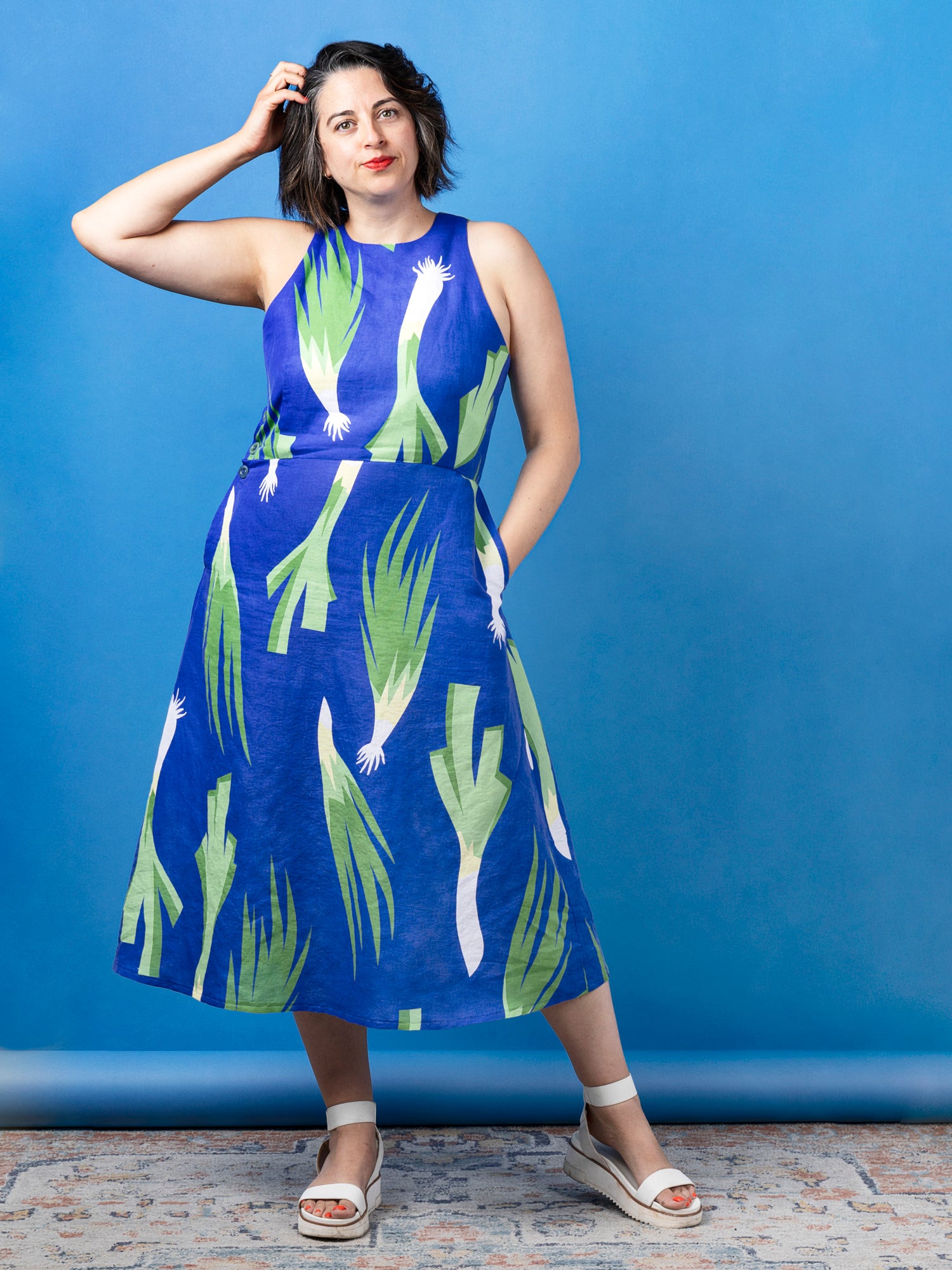 F-COT359-Breath-of-Allium-Print-Organic-Cotton-Linen-Cobalt-Green-White-Core-Fabrics-Heather