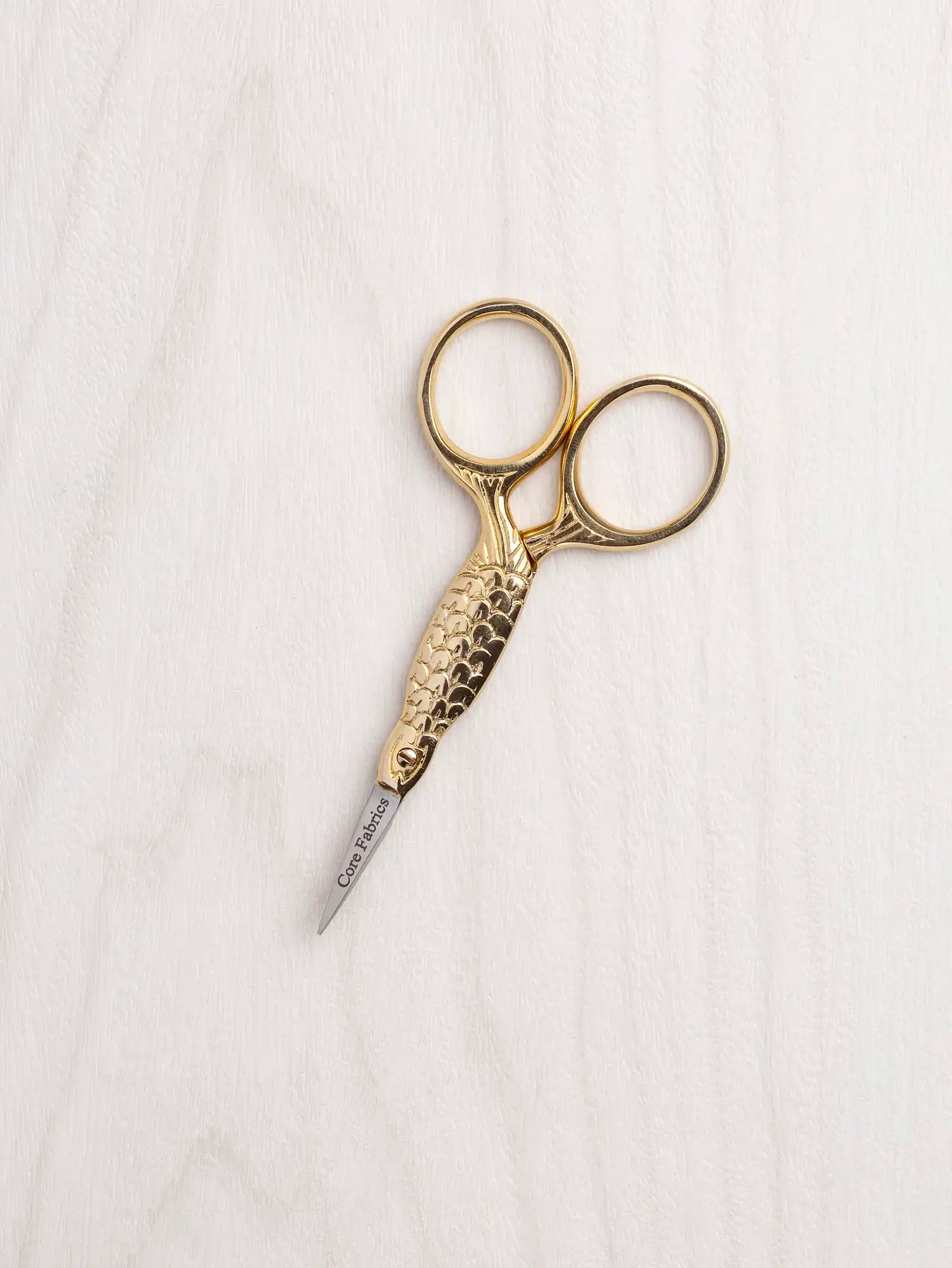 S-SCI016-Core-Fabrics-3-5-Gold-Fish-Embroidery-Scissors-Core-Fabrics-closed.webp