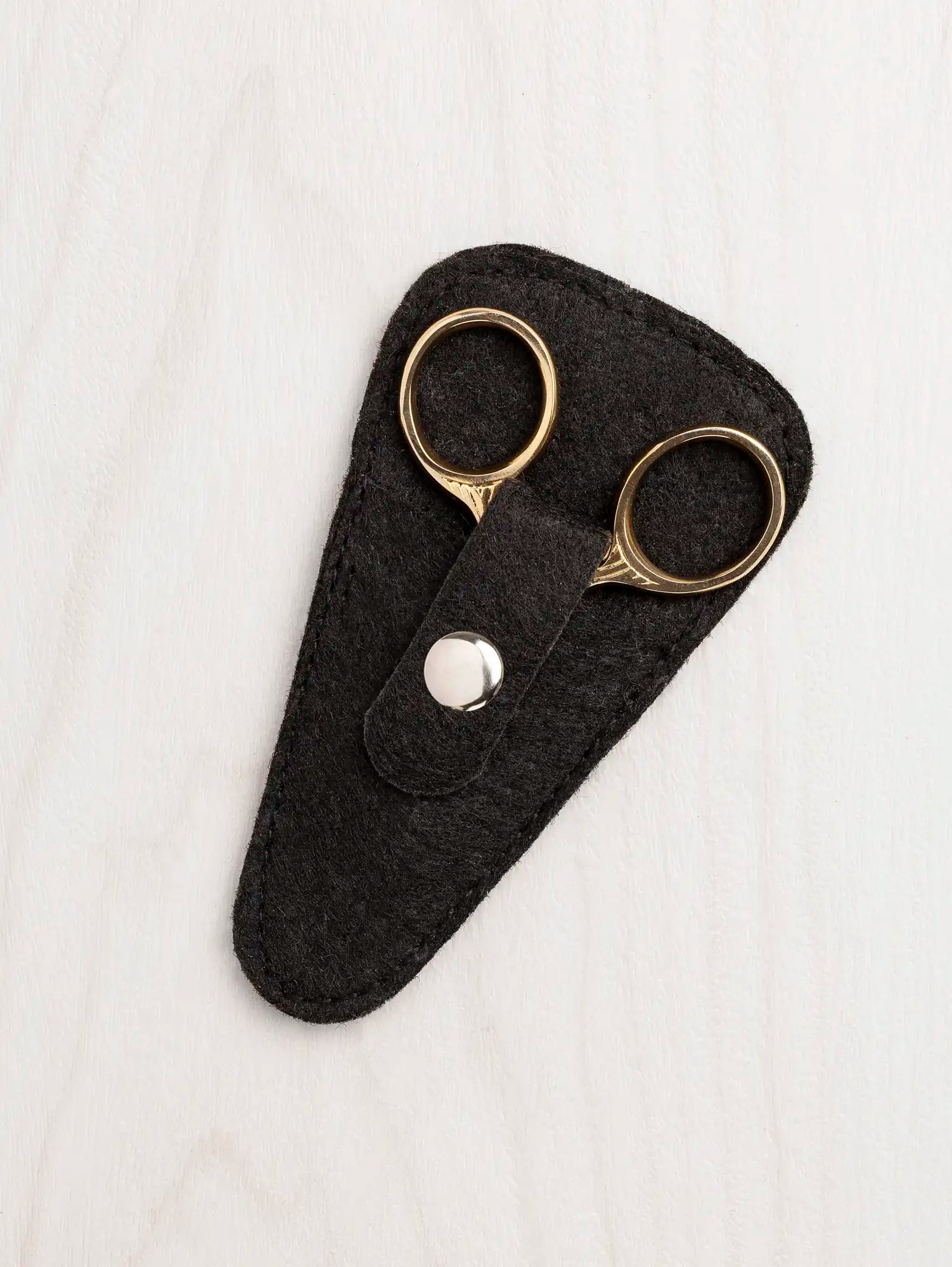 S-SCI016-Core-Fabrics-3-5-Gold-Fish-Embroidery-Scissors-Core-Fabrics-packaging.webp
