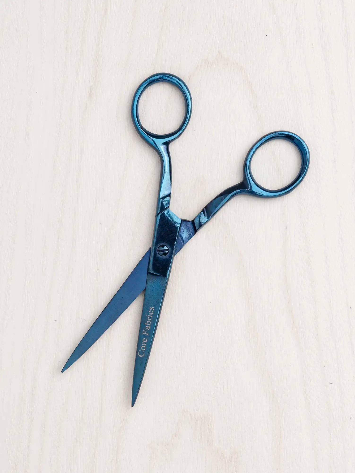 S-SCI019-001-Core-Fabrics-5-Embroidery-Scissors-Metallic-Blue-Core-Fabrics-open.webp