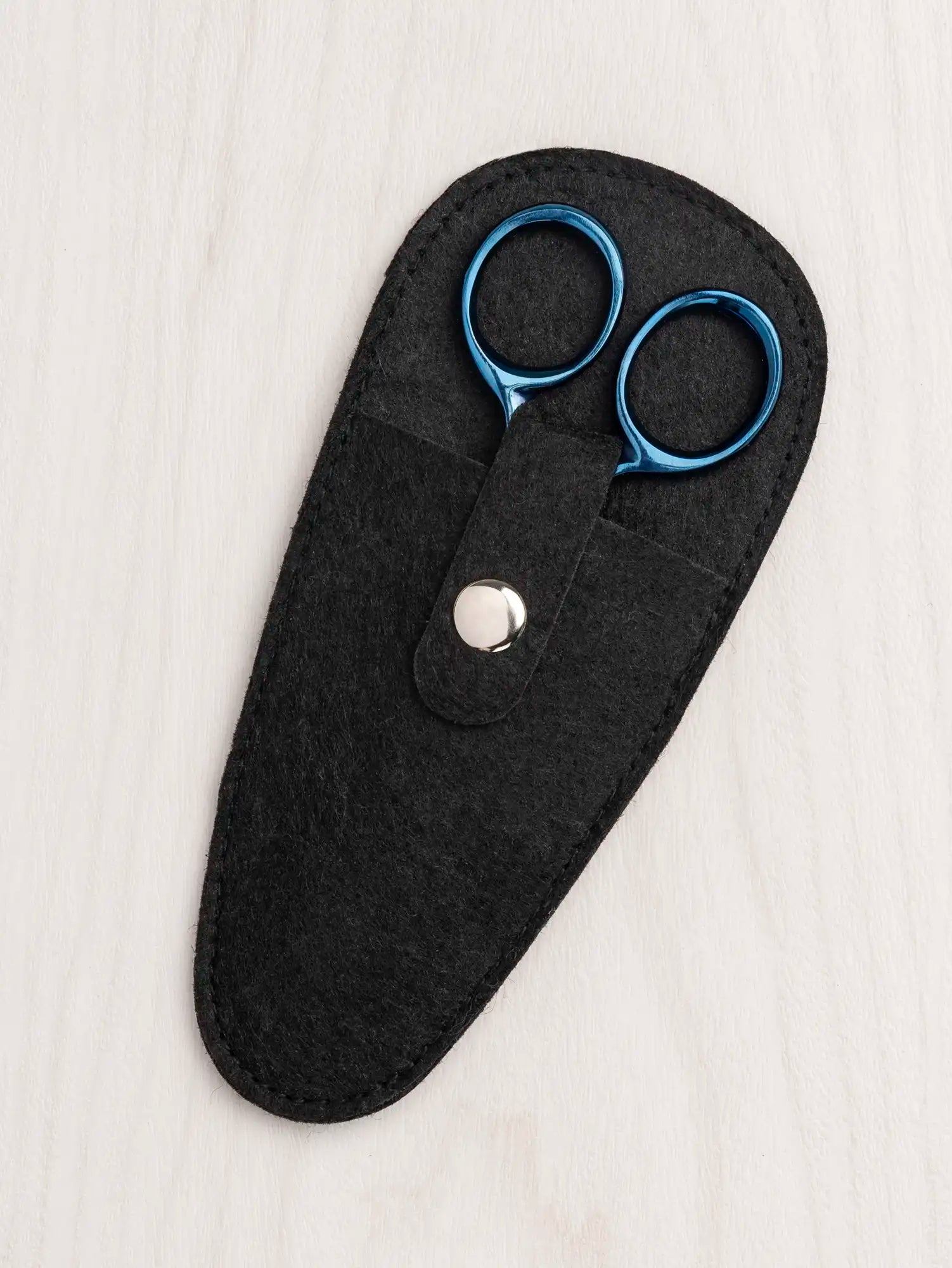 S-SCI019-001-Core-Fabrics-5-Embroidery-Scissors-Metallic-Blue-Core-Fabrics-packaging.webp