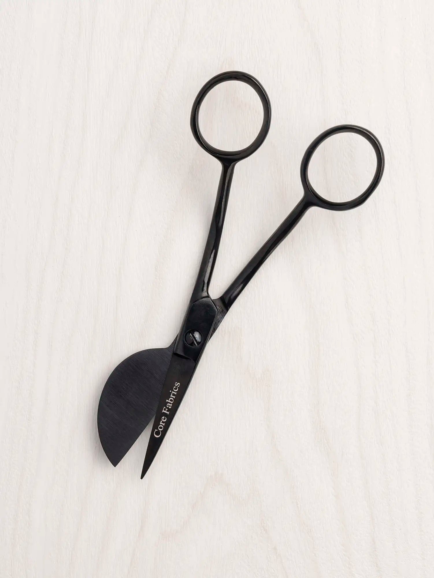 S-SCI018-Core-Fabrics-6-Black-Duckbilled-Scissors-Core-Fabrics-open.webp