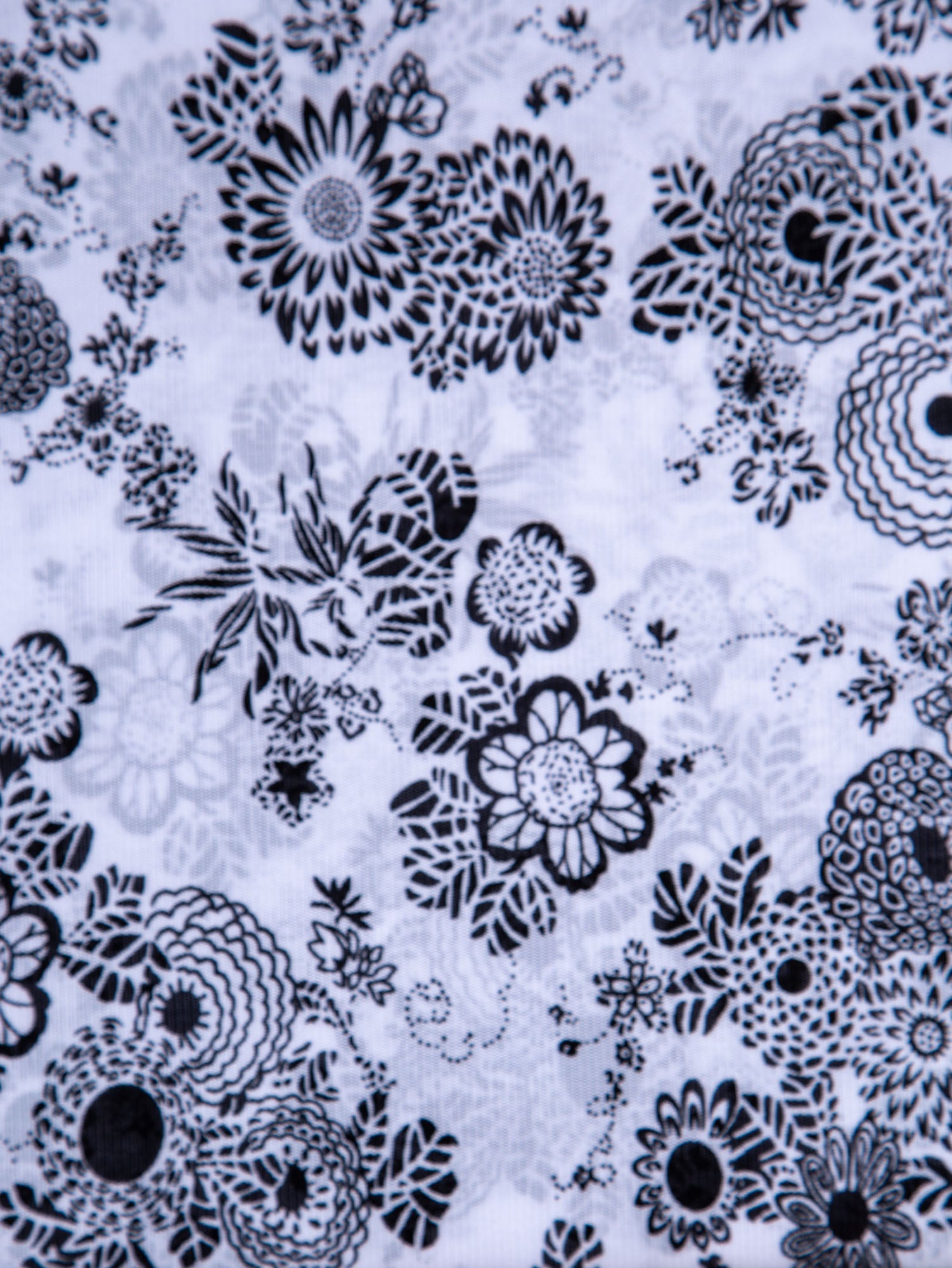 Tissu semi-transparent en polyester à motif floral, 5 verges de tissu inutilisé - Noir + blanc
