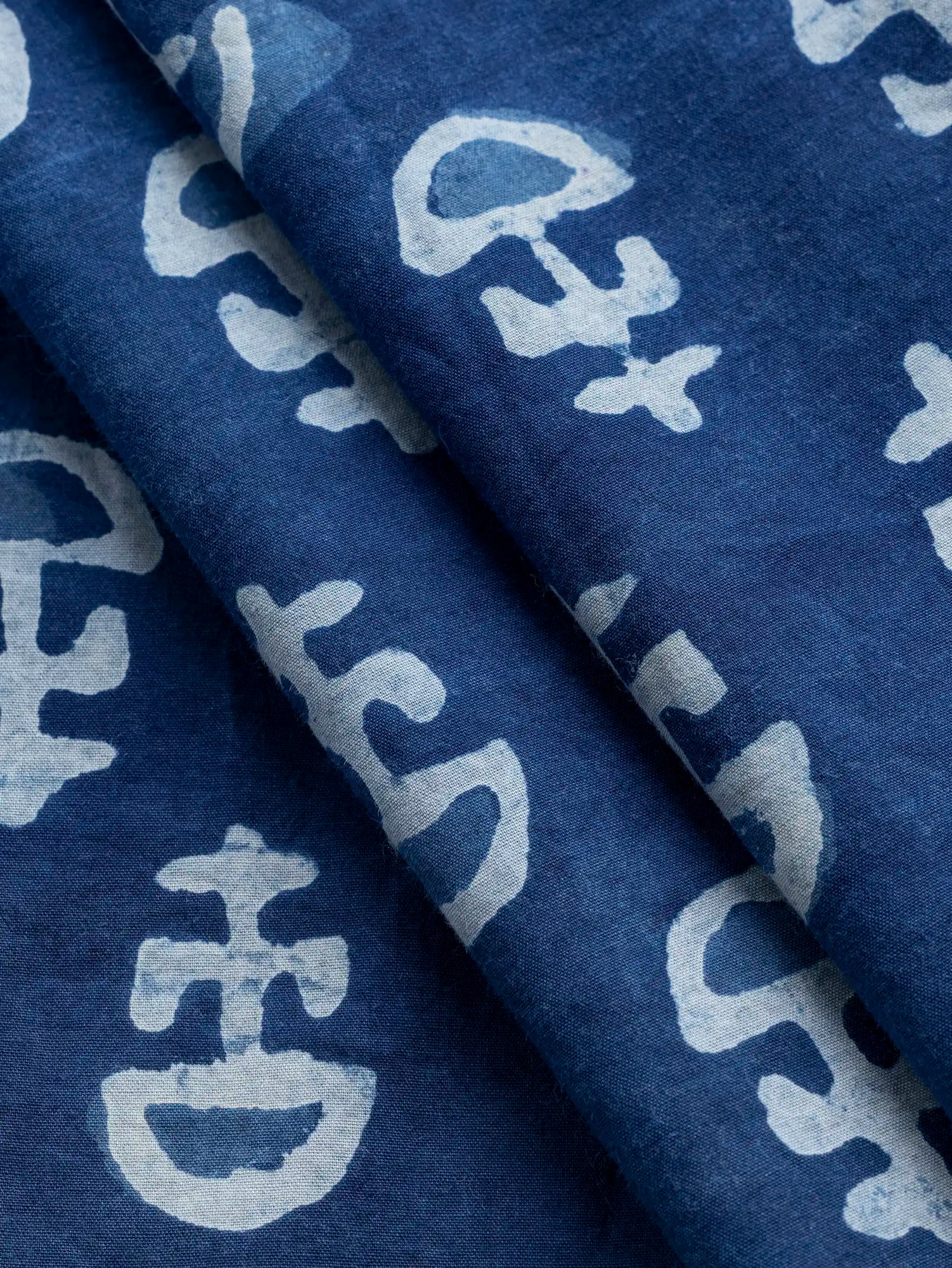 F-COT495-FigureBlock-Print-Cotton-Poplin-Indigo-and-Chambray-Core-Fabrics-fold.webp