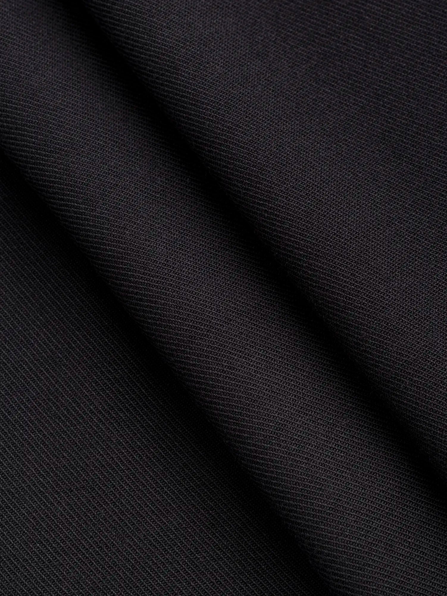 F-DEA223-Flowy-Viscose-Twill-Deadstock-Black-Core-Fabrics-fold.webp
