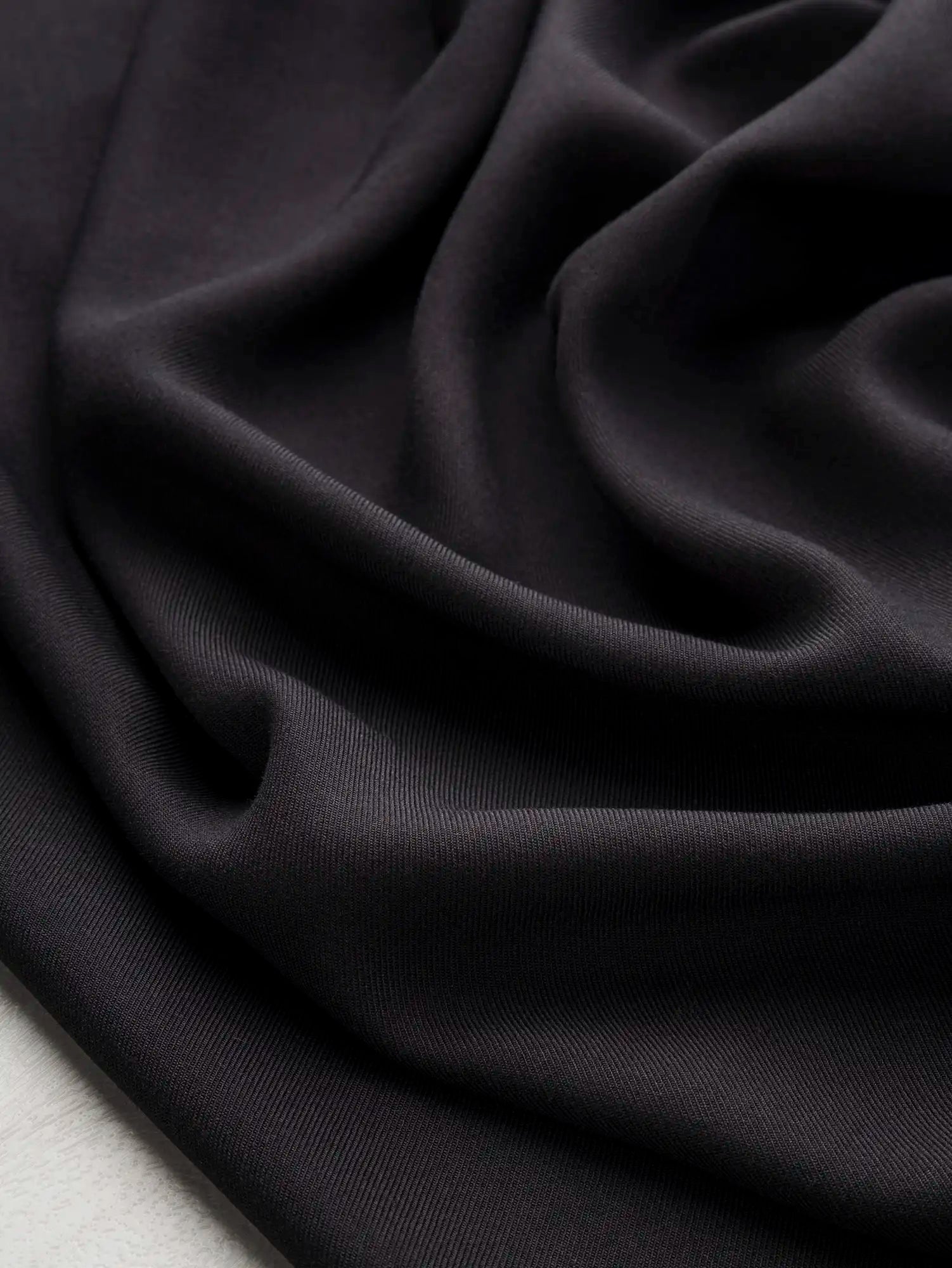 F-DEA223-Flowy-Viscose-Twill-Deadstock-Black-Core-Fabrics-scrunched.webp