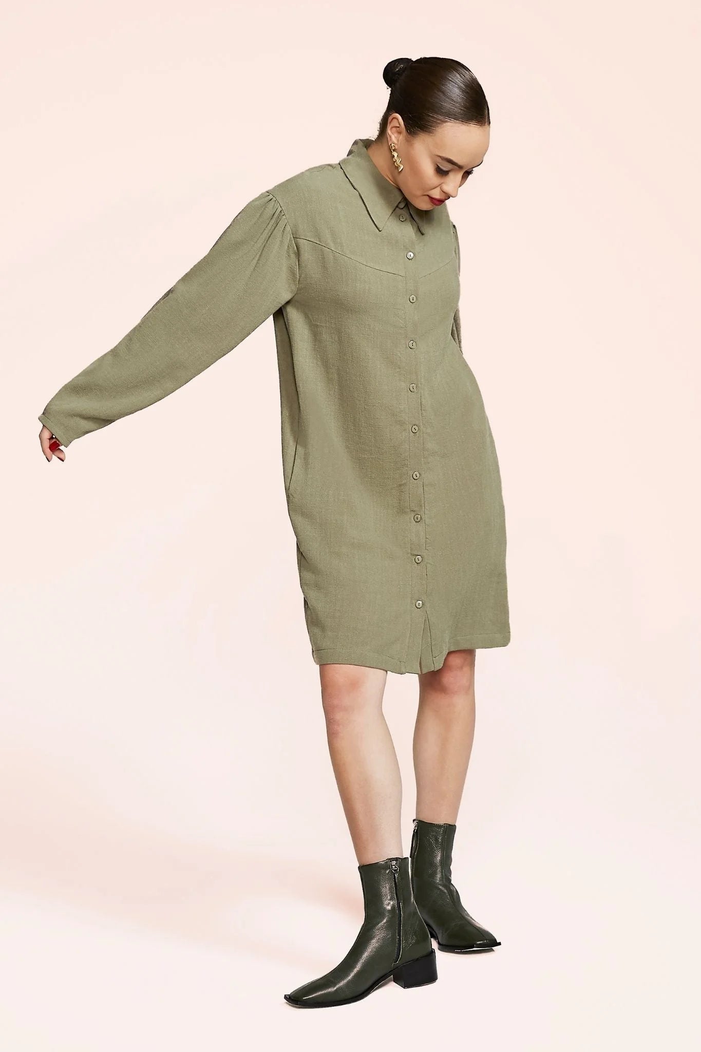 F-DEA183-Fluid-Viscose-Linen-Deadstock-Olive-Core-Fabrics-model.webp