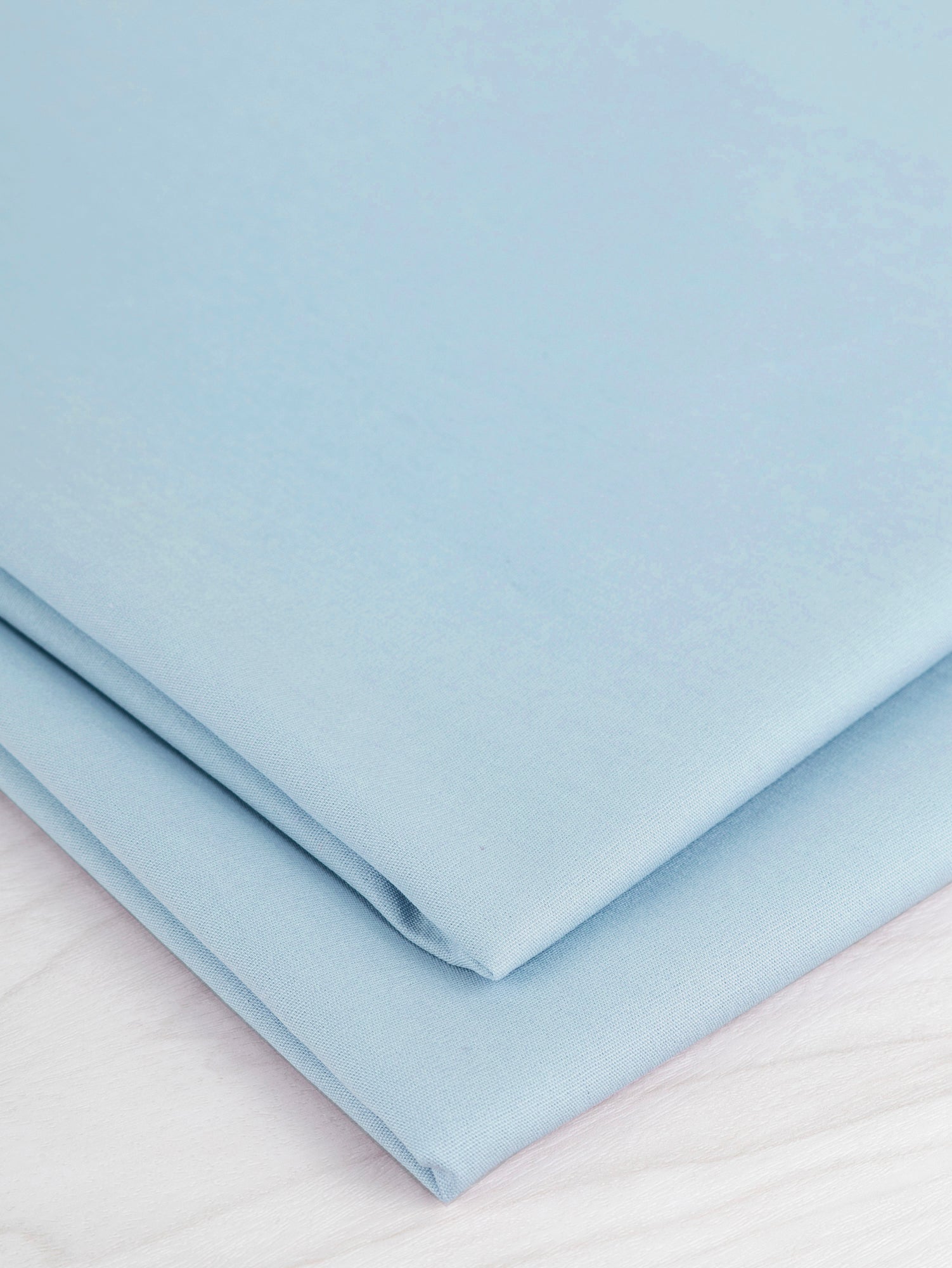 F-COT137-030-Lightweight-Silky-Cotton-Poplin-Chambray-Core-Fabrics-fold