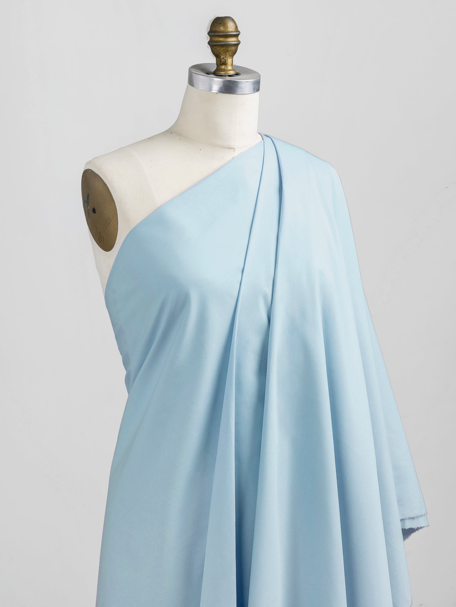 F-COT137-030-Lightweight-Silky-Cotton-Poplin-Chambray-Core-Fabrics-draped