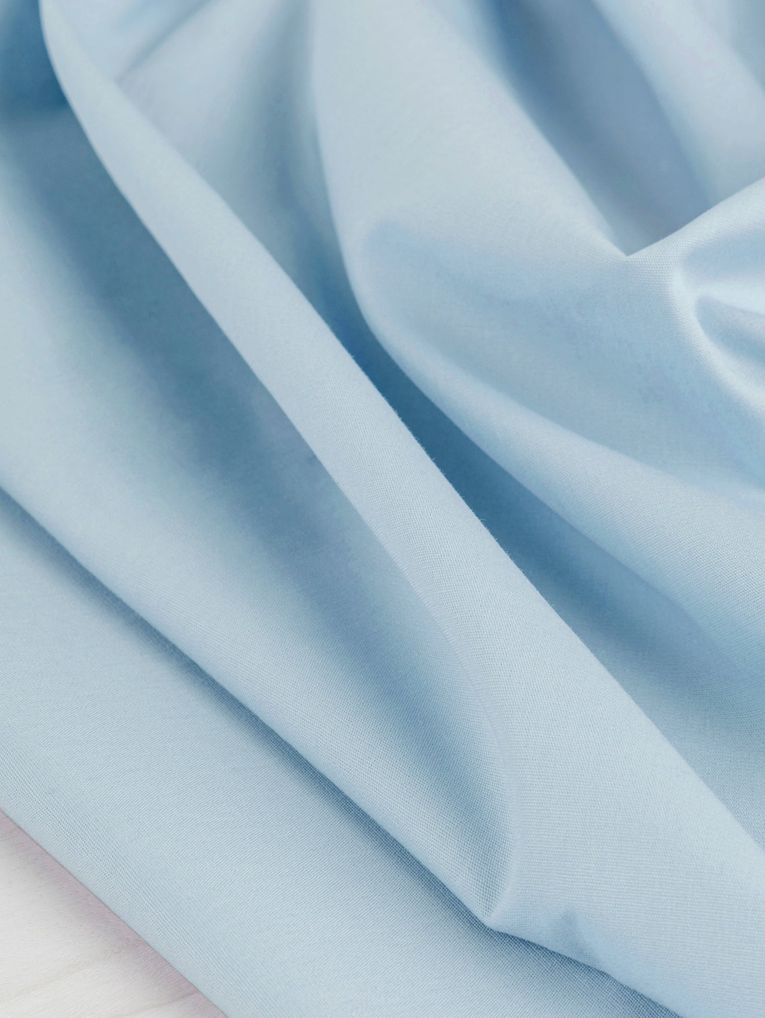 F-COT137-030-Lightweight-Silky-Cotton-Poplin-Chambray-Core-Fabrics-scrunched