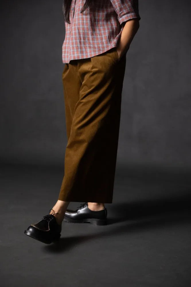 Merchant-and-Mills-Printed-Paper-Sewing-Pattern-Juno-Pants-attitude.webp