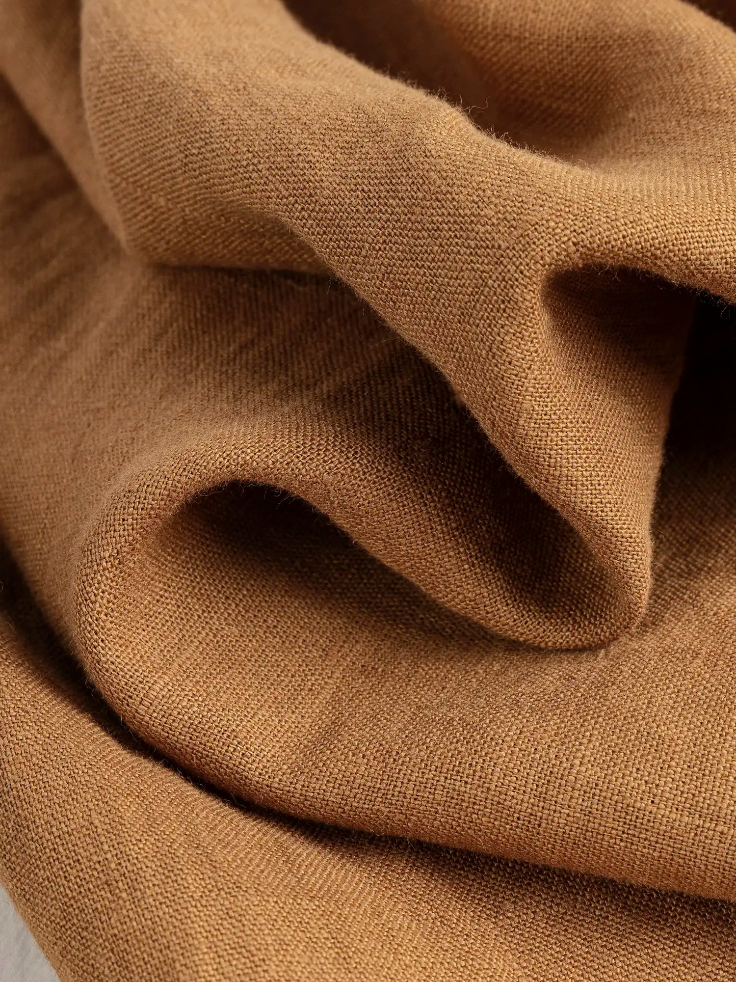 F-LIN020-050-Midweight-European-Linen-Caramel-Core-Fabrics-scrunched.webp