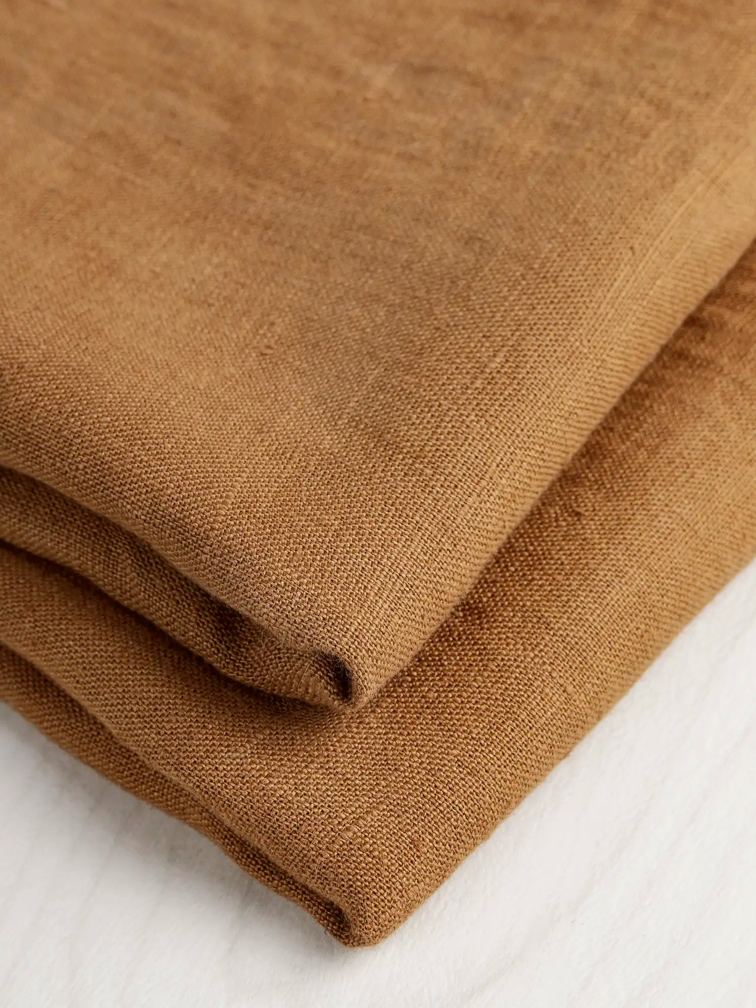 F-LIN020-050-Midweight-European-Linen-Caramel-Core-Fabrics-fold.webp