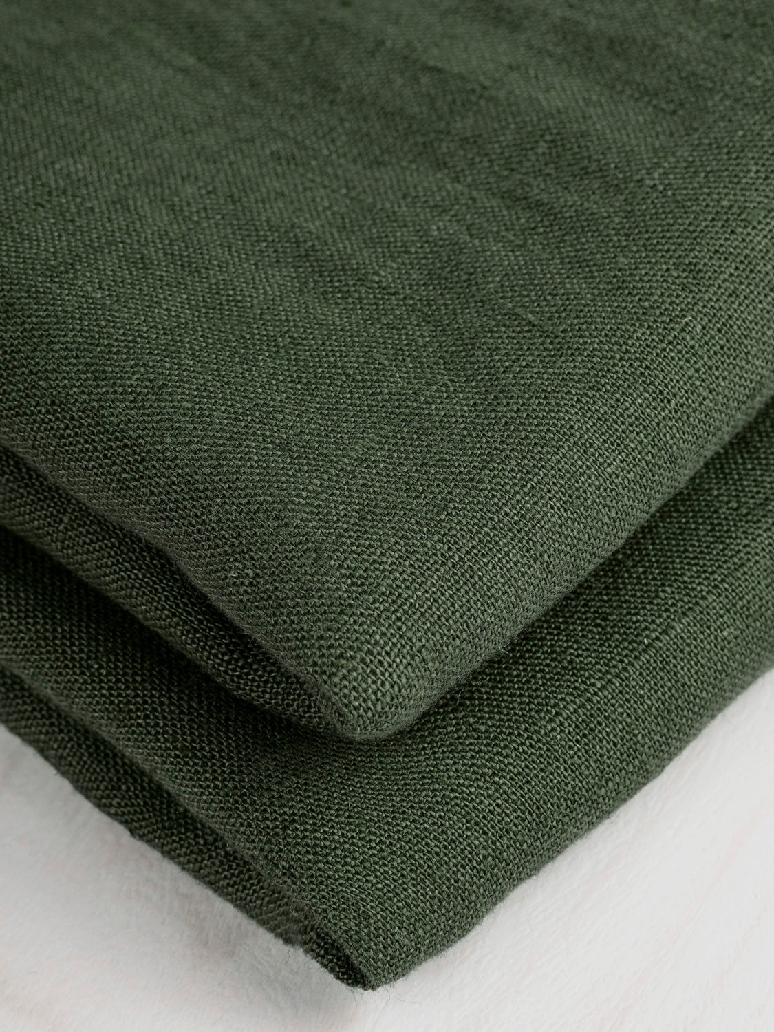 F-LIN020-037-Midweight-European-Linen-Hunter Green-Core-Fabrics-fold
