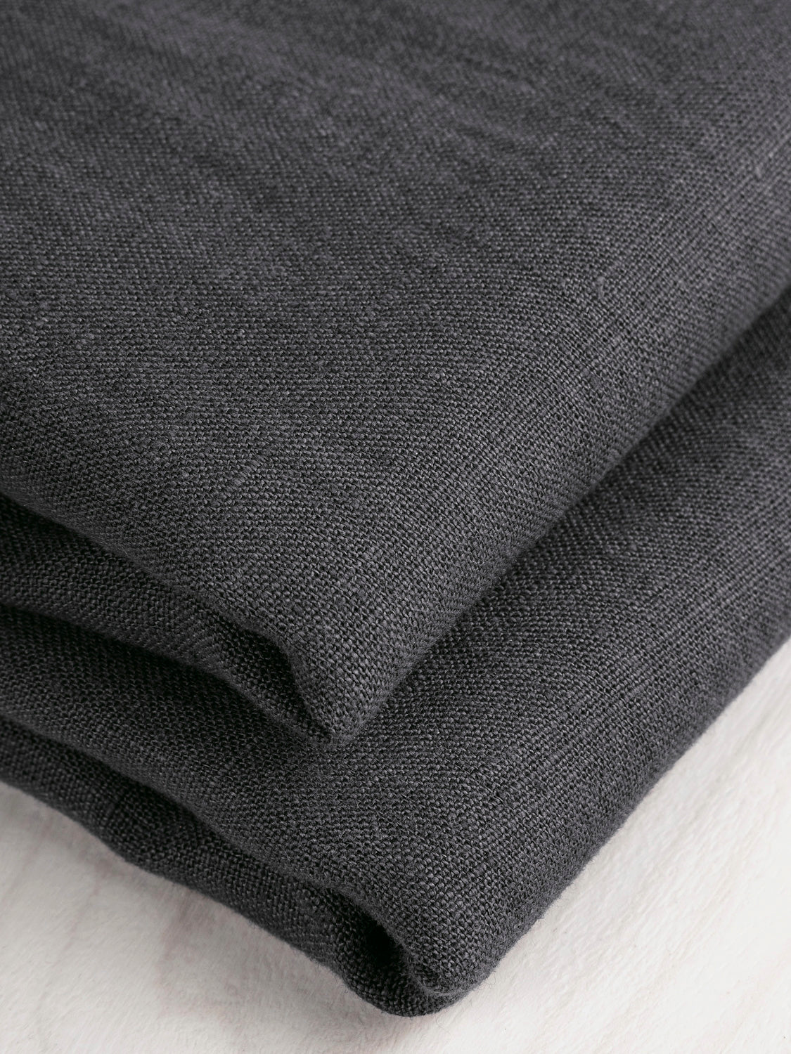 F-LIN020-036-Midweight-European-Linen-Iron-Core-Fabrics-fold