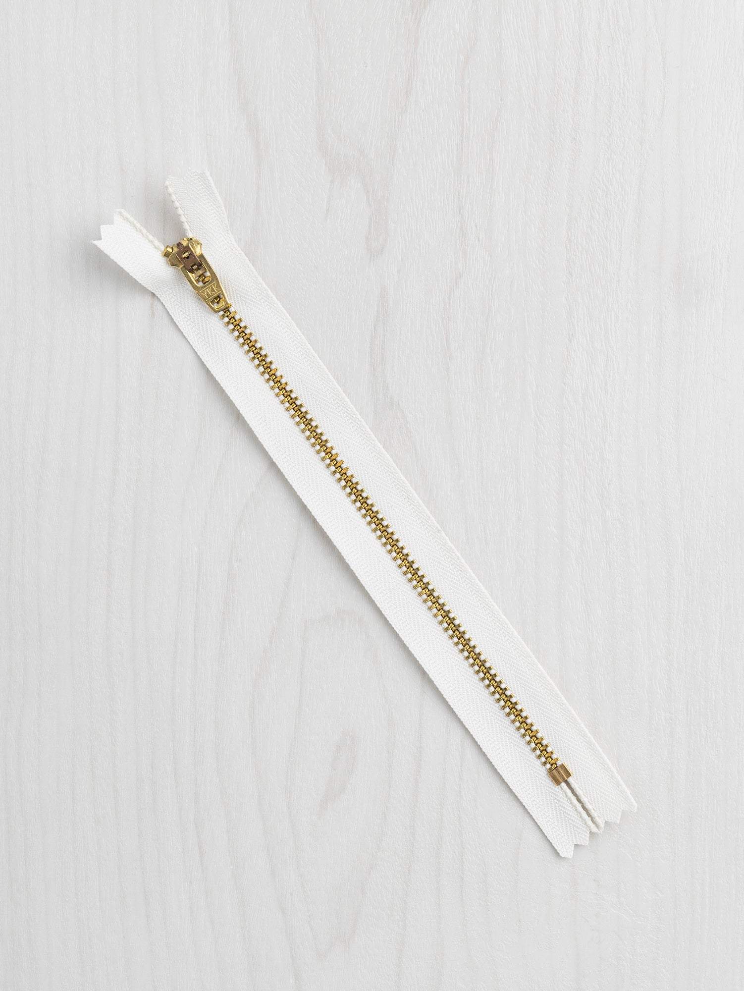 N-ZIP002-841-Zipper-Gold-White.jpg