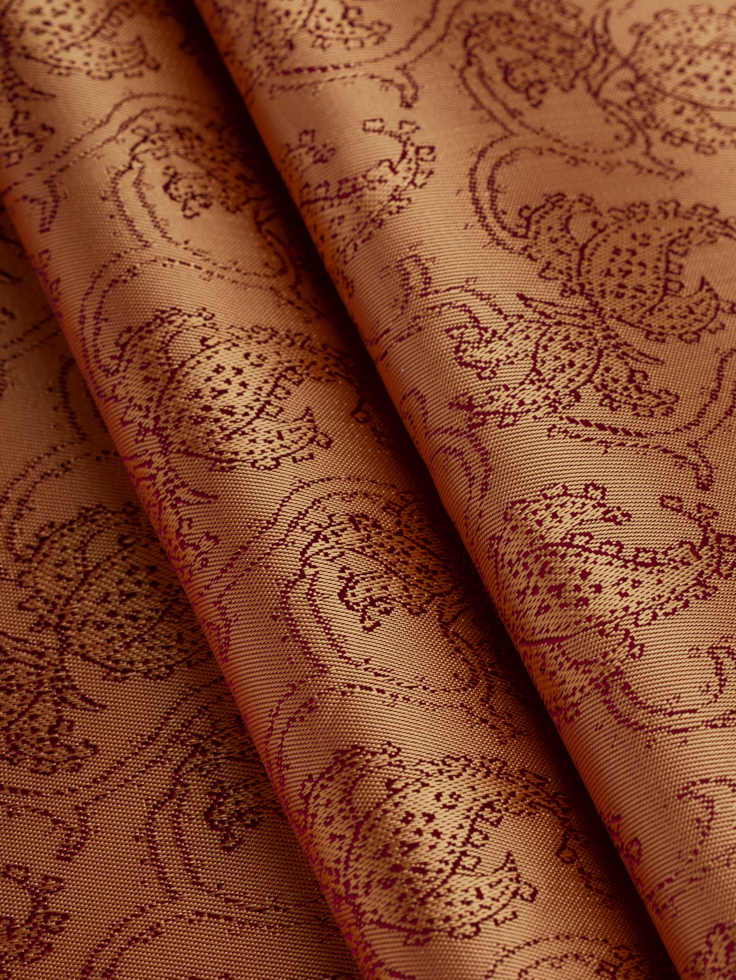 F-DEA088-001-Paisley-Jacquard-Lining-Deadstock-Gold-Magenta-Core-Fabrics-fold.JPG