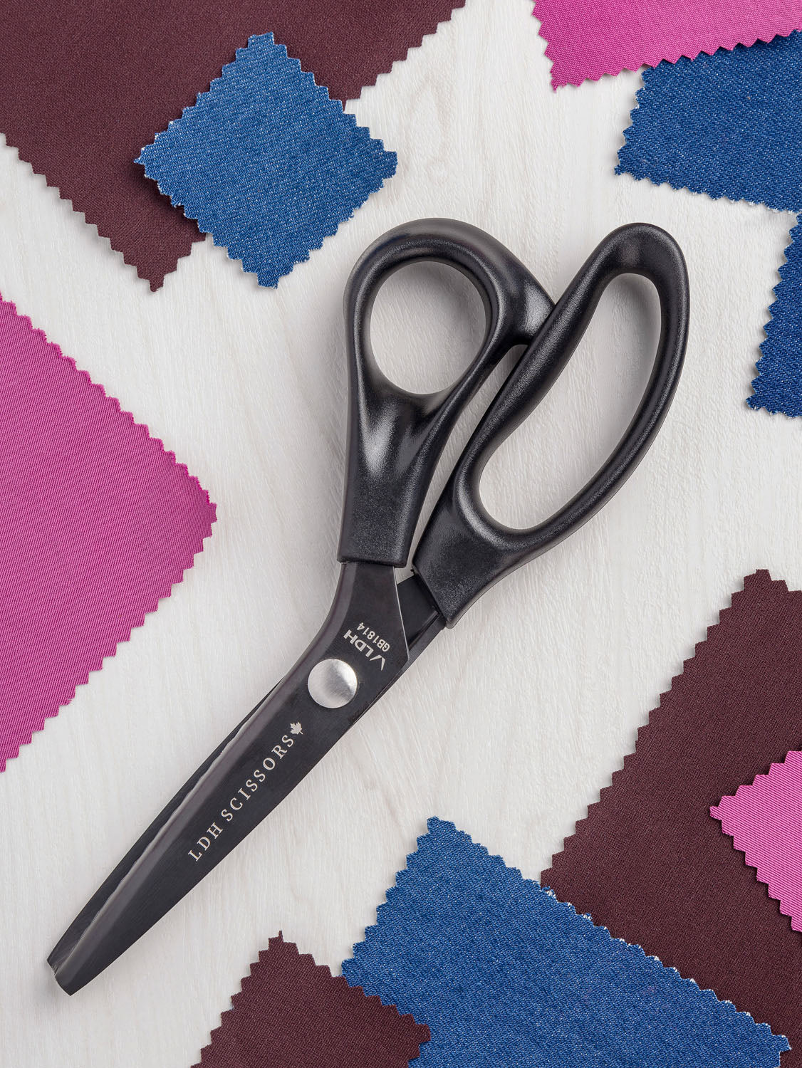 Pinking Shears 101: What Are They? Uses? & How to Use