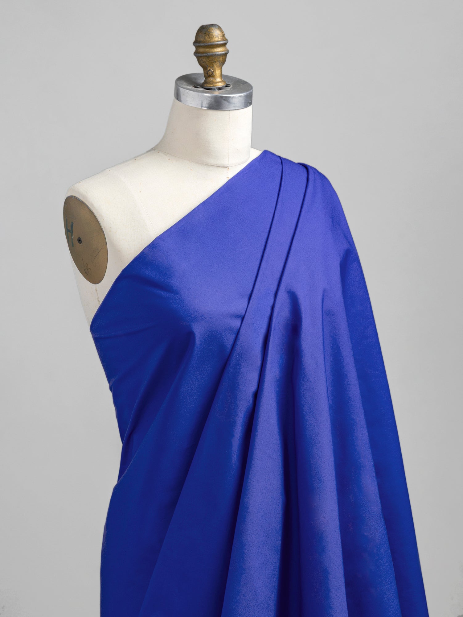 F-COT250-012-Signature-Crisp-Cotton-Poplin-Blue-Adventurine-Core-Fabrics-draped.JPG