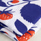 Imprimé Strawberry On Top en lin et coton bio – Blanc + Cobalt + Rouge
