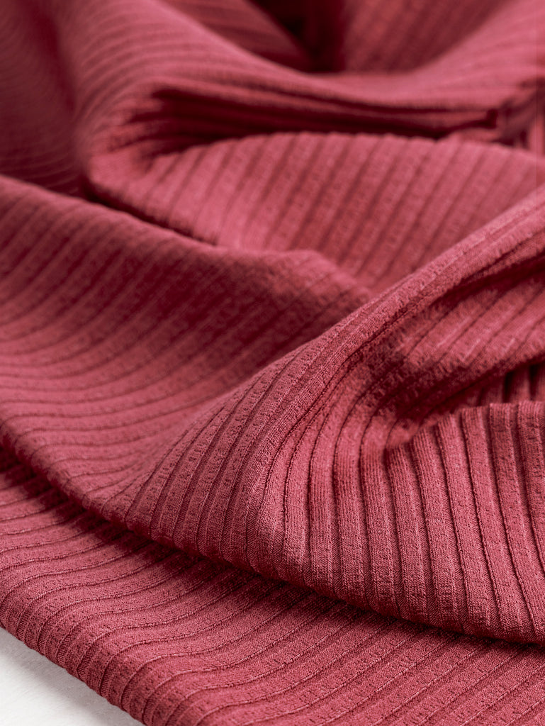 Tricot en viscose EcoVero à larges côtes - Rouge terre