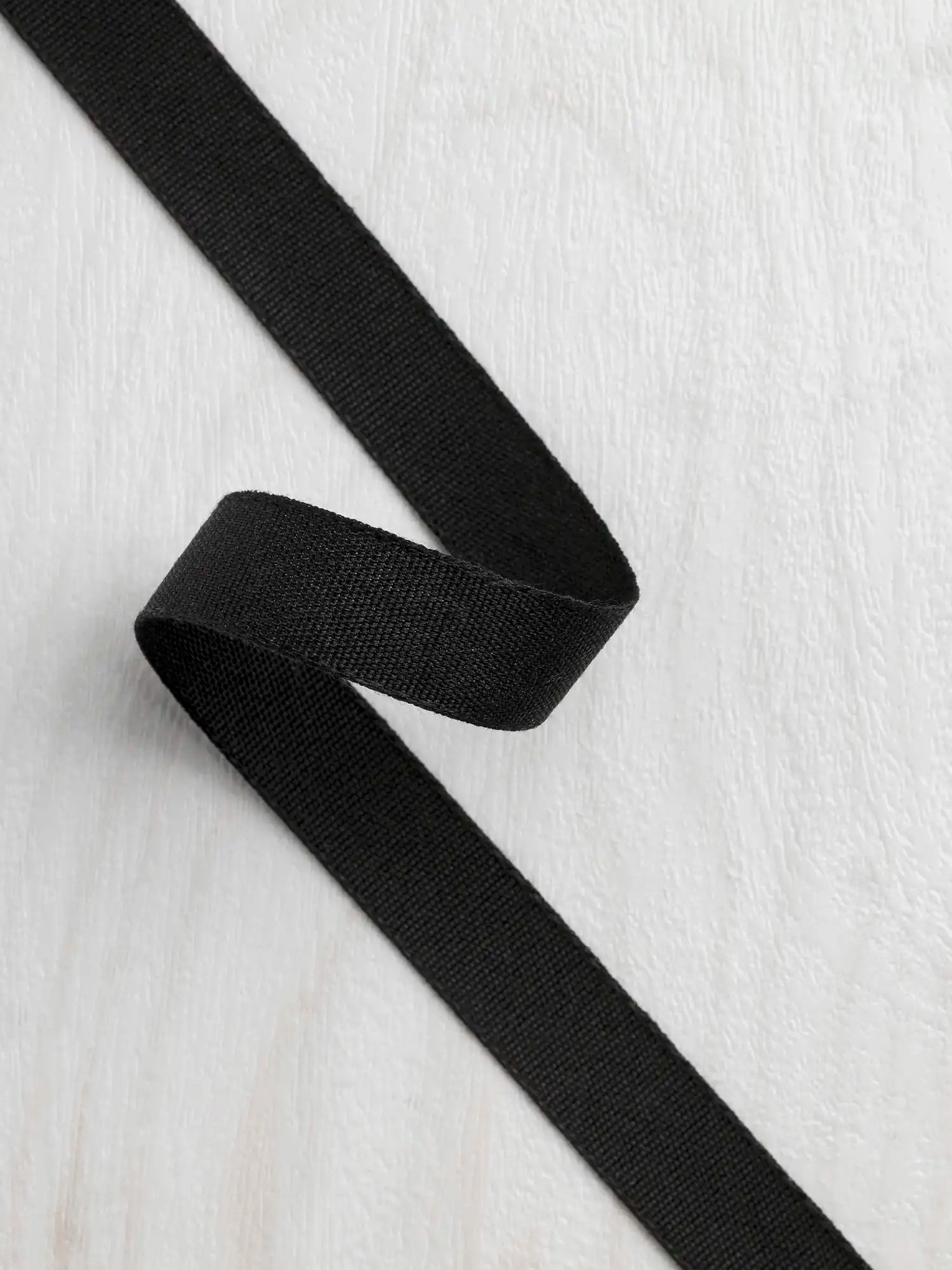 N-TAP016-001-Tencel-Lyocell-Grosgrain-Ribbon-16mm-Black-Core-Fabrics.webp