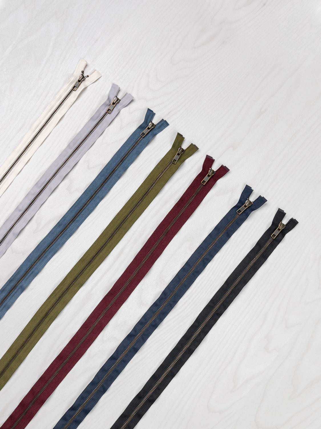 Separating One-Way YKK Jacket or Coat Zipper with Metal Teeth